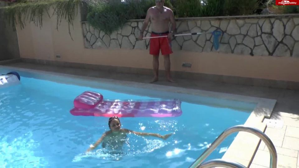 Poolboy fickt mein Arsch 1! mit Sonja4you - Sonja4you