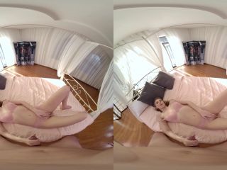 clip 49 Gimme Moore - Eyla Moore Oculus Rift, old blonde on virtual reality -1