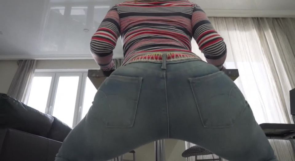 Porn.com - Sasha Bikeyeva - Contactless blowjob. Milf s hot ass in skinny jeans. Creampie mouth Skinny!