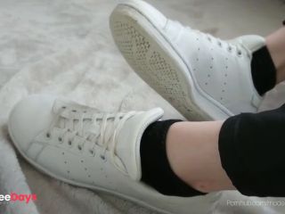 [GetFreeDays.com] Bored British Babe Decides To Take Her Smelly Trainers And Socks Off Revealing Her Sexy Sweaty Feet Porn Video January 2023-0