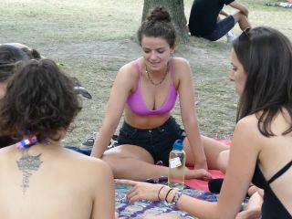 Voyeur zooms in on hippie girl s nice tits Voyeur!-0