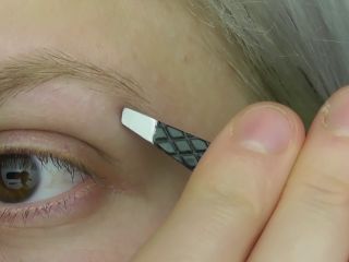 Plucking Eyebrows 1080p-4