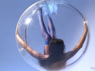 Video Dominika C Bubble Chair 1080p FullHD-2