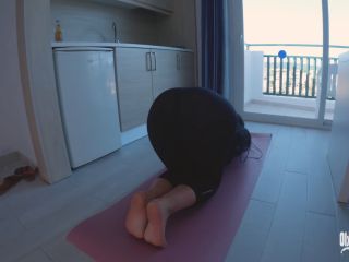 I CouldnT Resist He Took Out His Dick And Started Jerking Off On Her Ass While She Was Doing Yoga 1080p-0