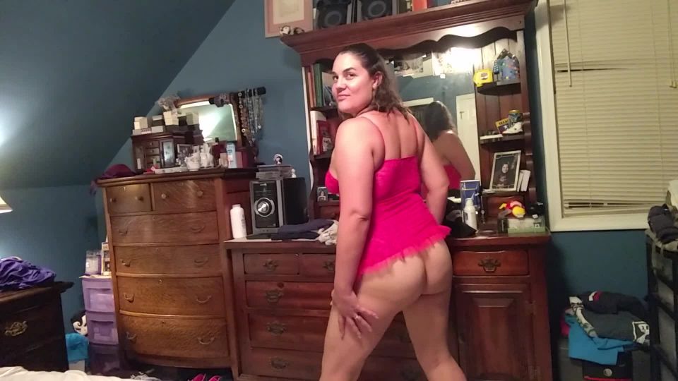 Becky Tailor twerks for her man, then fucks him! Amateur!