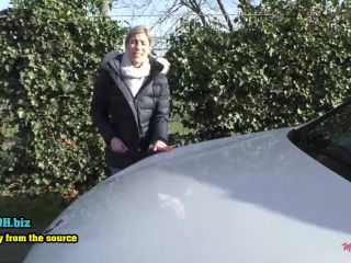 MellyBunnyLuder - Im Carsharing Auto musste ich blasen - Es war das letzte Auto im ganzen Umkreis , amateur homemade cuckold on german porn -5