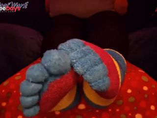 [GetFreeDays.com] Worship and Fuck My Big Feet In My Thick Colorful Fuzzy Winter Toe Socks - Give Me A Big Load Of Cum Adult Video January 2023-2