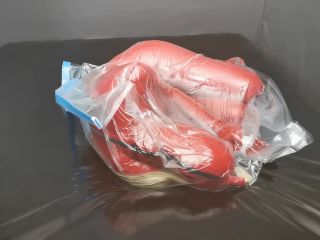 vicky d pbFun in a vaccum bag-4