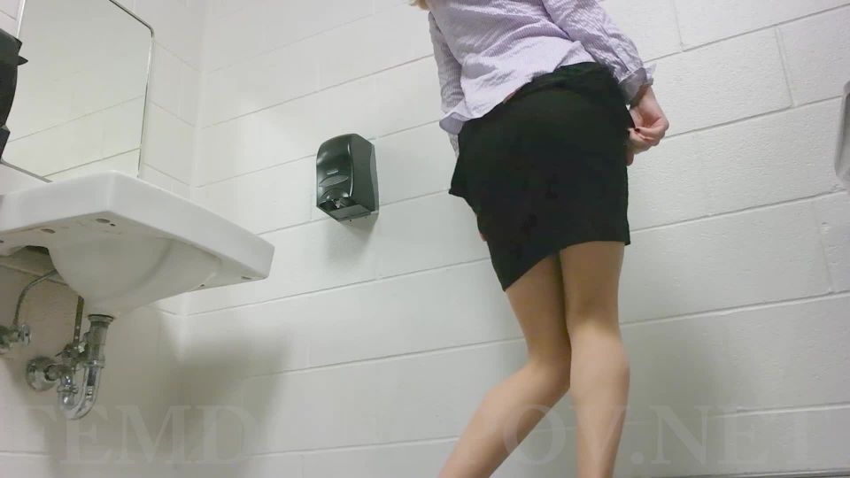 free online video 18 Elzbieta - 2nd public bathroom stuff n cum! - bathroom - fetish porn sock fetish