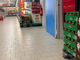 devil-sophie - Extrem dreist Public in die Chips Dose im Supermarkt gepisst - Schnell zurueck damit ins Regal  on amateur porn hairy amateur sex-8