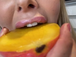 Scarlett Morgan Scarlettmorgan - there is an extra special treat in your inbox want to see me destroy this mango in the s 29-02-2020-7