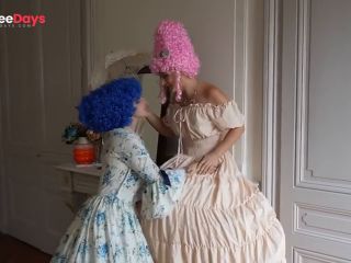 [GetFreeDays.com] Deux aristocrates se broutent le minois - ROLEPLAY LESBIEN Adult Video March 2023-5