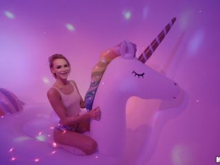  teen | – Emma Hix – Inflatable Room | teens-5