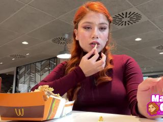 Marina Gold - CUM DRENCHED Teen Eats A Burguer Bukkake - Facial-5