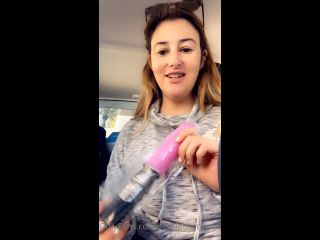 Scarlett Morgan Scarlettmorgan - yay new toys unboxing in the car cause im too excited 16-07-2020-3