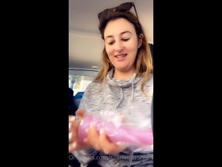 Scarlett Morgan Scarlettmorgan - yay new toys unboxing in the car cause im too excited 16-07-2020-8