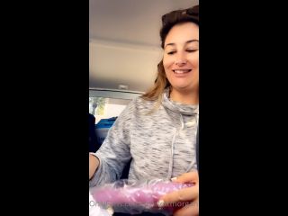 Scarlett Morgan Scarlettmorgan - yay new toys unboxing in the car cause im too excited 16-07-2020-9