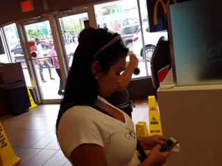 Candid vor latina in mcdonalds gorgeous body-4