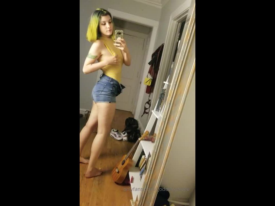 @goddesseevee 2019-06-01 8 minutes in Sunflower Heaven  $#Hyp