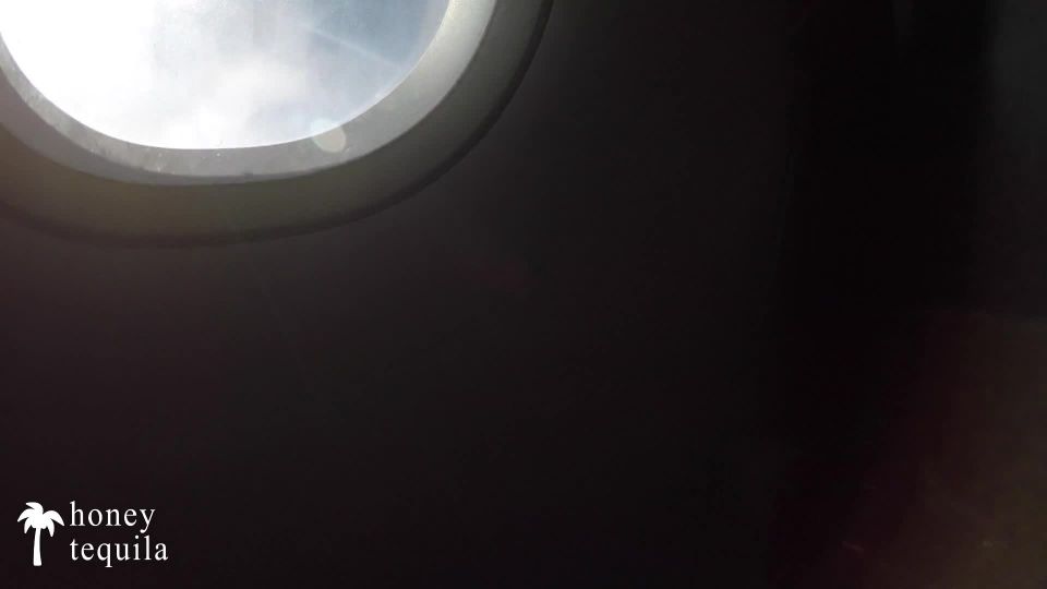 honeytequilaRisky public handjob on a plane - huge cumshot (real amateur couple)