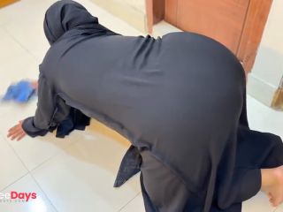 [GetFreeDays.com] Big Ass Curvy Muslim Hot Stepmom Stuck under Chair Then She want Anal fuck from me Porn Video June 2023-3