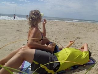 G08441 Real Amateur Public Handjob Risky On The Beach People Walking ...-3