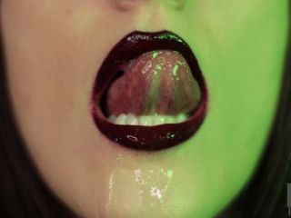 porn video 10 Liv Royale – Grotesque Mouth and Spit Play, primal fetish on femdom porn -2