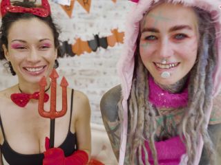 2023-10-19 Anuskatzz And Stacy Bloom Scarry Halloween Full HD - Z - Filmz - Originals - Filmz-0