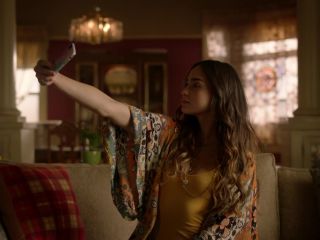 Melissa Barrera, Mishel Prada - Vida s02e04 (2019) HD 1080p!!!-1