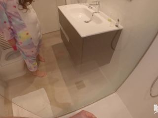 Step Sister DoesnT Mind Blowjob In The Shower For Her Stepbrother 1080p-1