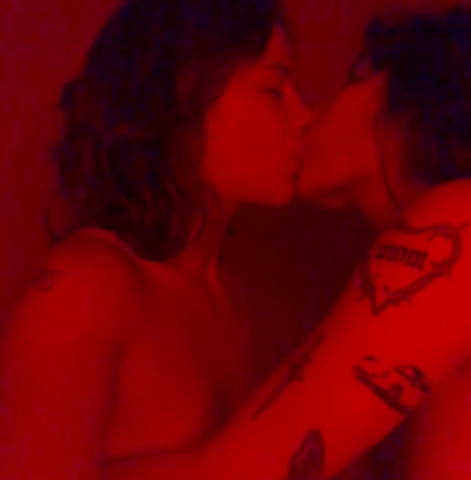 Hardcore Lesbian Sex In Red Light