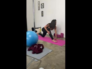 Cutelunastar I love Teach yoga to my friends on zoom during this quarantine can i be You yoga teac - 16-04-2020 - Onlyfans-8