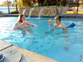 JessieMinx Jessieminx - peak in on us swimming we decided between filming smoking hot content to take a dip in th 31-03-2022-0