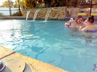 JessieMinx Jessieminx - peak in on us swimming we decided between filming smoking hot content to take a dip in th 31-03-2022-6