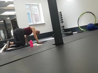 Hot butt recorded during exercise in gym-4