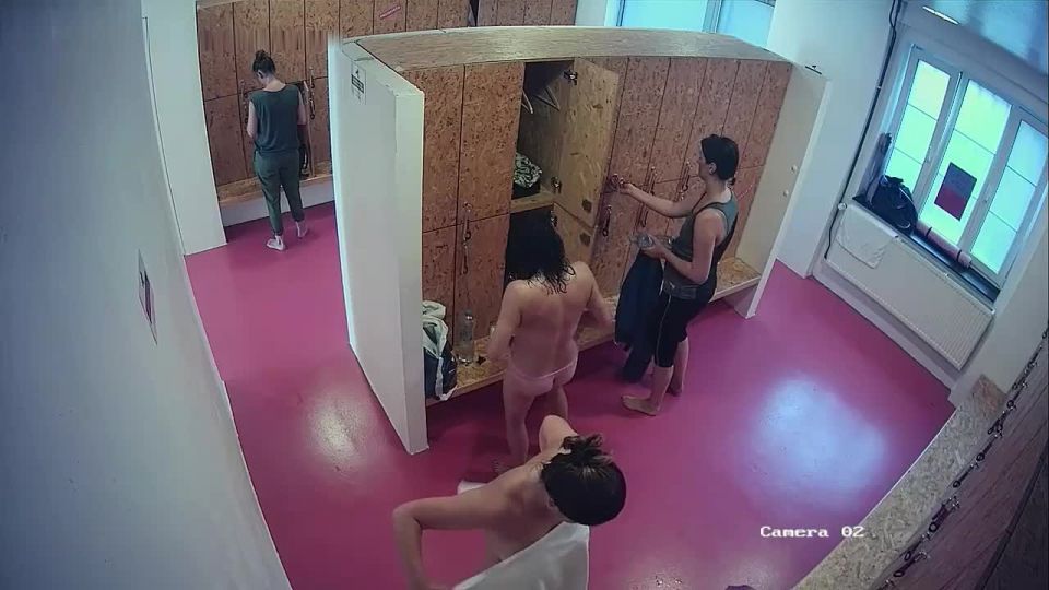 Voyeur 11474-Women in the locker room of the fitness club