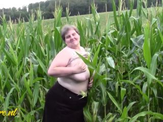 Hairy Mature BBW Tina Plays With Her Huge Ass & Fat Pussy In A Corn Fie-1