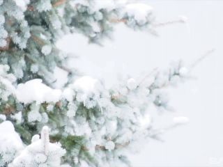 Ella Hughes Doesn t Notice The Snowstorm As She Rides A Massive Black Dong International-2