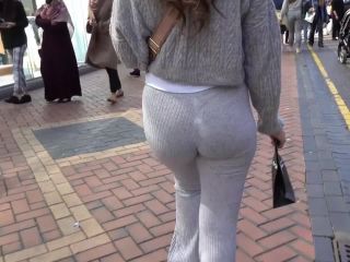 Blatantly staring at hot bubble butt in  leggings-6