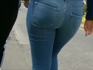 Candid thick round teen ass in jeans walking-4