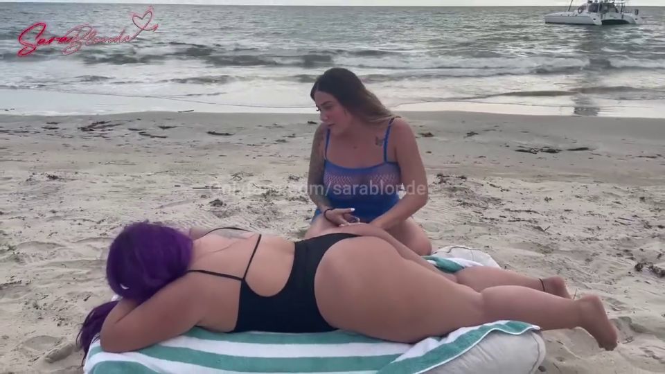 Latina Culona Receives A Massage With Happy Ending On A Beach In Cartag