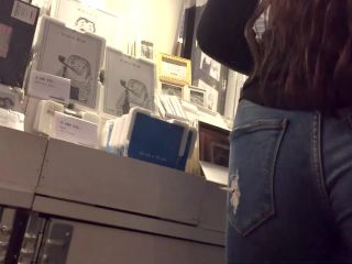 Torn jeans give teen girl wedgie and hint of cameltoe Teen!-6