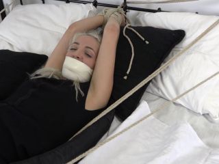 Liz Rainbow  Crotchroped In Bondage EP 3-9