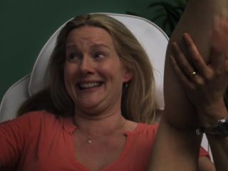 Laura Linney, Cynthia Nixon Nude - The Big C. s01-02 2010-2011-5