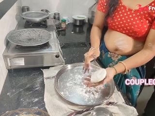 [GetFreeDays.com] Komal raste par moot rahi thi use kichen m lajakar thoka Porn Stream December 2022-3