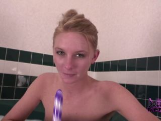 Payton Is Hot Naked And Horny In Our Hot Tub-2