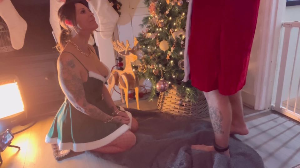 Megan_pkr - Santa stuffs me - Blowjobs