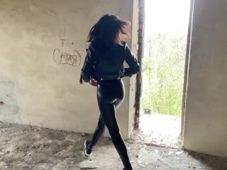 Hungry Kitty - Latex Babe Fuck In An Abandoned House Amateurporn-1