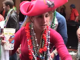 Neverbeforeseen Mardi Gras Girls Flashing Pussy And Tits On The Streets Of New Orleans bigtits -3