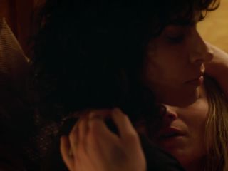 Desiree Akhavan, Niamh Algar - The Bisexual s01e04 (2018) HD 1080p - (Celebrity porn)-9